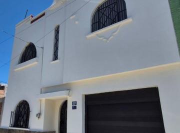 Casa · 206m² · 3 Recámaras · 1 Estacionamiento · Casa en Renta - (4)