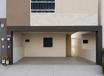1 · Casa en Renta en Cumbres Calzadas, García. Equipada. Fraccionamiento Privado.