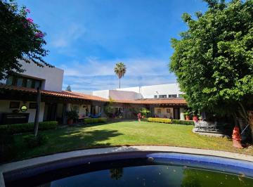 Casa · 550m² · 10 Recámaras · Casa en Venta en Fraccionamiento Lomas de Cuernavaca