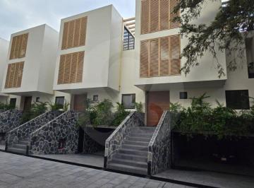 Casa · 343m² · 3 Recámaras · 6 Estacionamientos · Casa en Venta en Villa Verdún