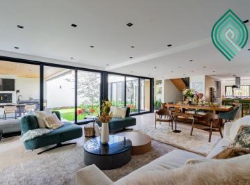 Casa · 669m² · 4 Recámaras · 4 Estacionamientos · Oportunidad Casa con Jardin en Venta en Bosque Real