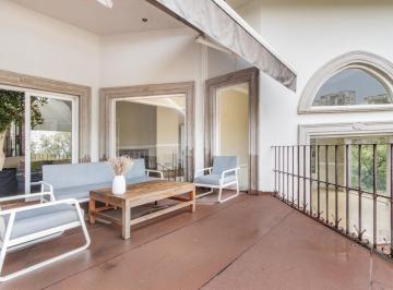 Casa · 1477m² · 3 Recámaras · 4 Estacionamientos · Casa en Venta en Calle Cerrada en Lomas de Vistahermosa, con Jardin