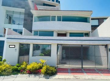 Casa · 500m² · 3 Recámaras · 4 Estacionamientos · Casa con Seguridad en Lomas Verdes Sexta Seccion Venta