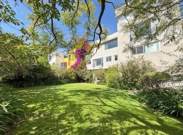 Casa · 602m² · 4 Recámaras · 3 Estacionamientos · Casa con Jardin en Cerrada Lomas de Santa Fe Venta