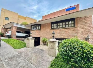 Casa · 762m² · 4 Recámaras · 4 Estacionamientos · Residencia en Venta en Privada de Bosque de Palmito