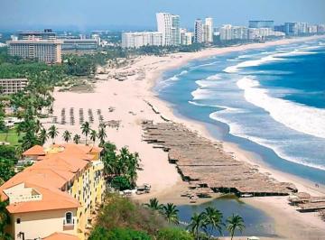 Terreno / Lote · 558m² · Oportunidad Terreno en Venta en Acapulco Frente a Playa Diamante