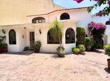 Casa · 174m² · 3 Recámaras · 2 Estacionamientos · Casa Remodelada en Venta en Balcones de La Herradura