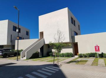 4d25a00e51a1c962117edd4f24f477685acc44dfd13d7cd7a5c8c29553aaad1a · Estrena Casa con Vistas Espectaculares de Los 2 Pisos y Terraza 58 m²