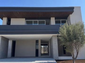 Casa de 4 habitaciones, León · Residencia Nueva de 430 m² con 4 Recámaras en Venta en El Molino
