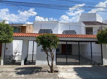 Casa · 297m² · 4 Recámaras · 2 Estacionamientos · Casa en Renta en Rinconada Santa Rita a Espaldas de Plaza México