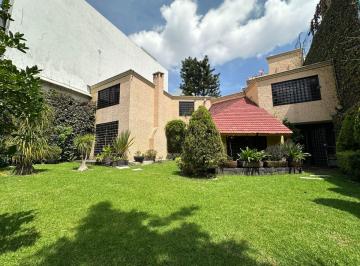 Casa de 4 habitaciones, Tlalpan · Casa en Venta con Grandes Espacios y Jardín