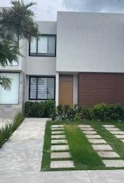 Casa · 150m² · 4 Recámaras · 2 Estacionamientos · Casa en Fraccionamiento Altos Juriquilla