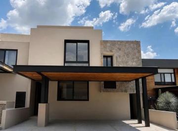 Casa de 4 habitaciones, Querétaro · Casa en Renta Ubicada en El Fraccionamiento Altozano