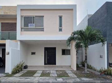 Casa · 180m² · 3 Recámaras · 2 Estacionamientos · Casa en Renta Lomas de La Rioja