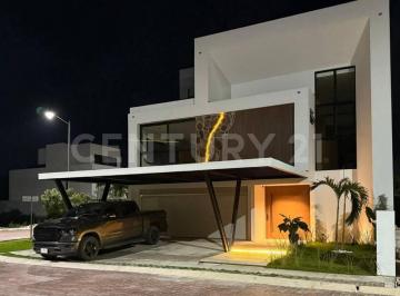 Casa · 437m² · 4 Recámaras · Venta Hermosa Residencia en Via Cumbres Dm0426