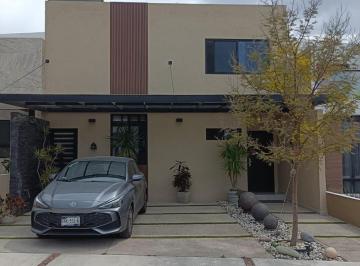 Casa · 190m² · 3 Recámaras · 2 Estacionamientos · Casa en Cañadas del Arroyo