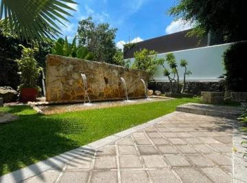 Casa · 1249m² · 8 Recámaras · 4 Estacionamientos · Casa en Venta con Alberca, Colonia Maravillas, Cuernavaca