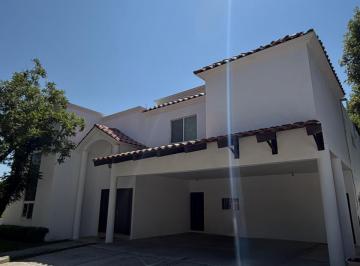 Casa de 4 habitaciones, Saltillo · Casa en Residencial San Alberto