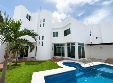 Casa · 461m² · 4 Recámaras · 2 Estacionamientos · Casa en Renta con Alberca Hacienda Casa Blanca Vhsa