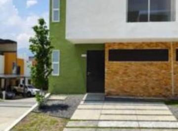 Casa · 130m² · 3 Recámaras · Casa en Fraccionamiento Toscana a 5 Min Wallmart La Huerta
