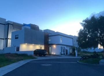 Casa en condominio de 3 habitaciones, Querétaro · Residencia Moderna con Gran Espacio de Jardines de 120 m².