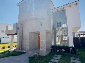 Casa en condominio de 3 habitaciones, Metepec · Casa en Venta en Condado del Valle