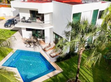 Casa · 307m² · 4 Recámaras · 5 Estacionamientos · Hermosa Residencia en Renta en Col Doctores Cancún Le1126