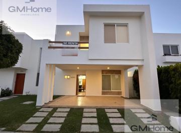 Casa · 3 Recámaras · 2 Estacionamientos · Casa - Mazatlán