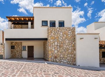 Casa en condominio de 3 habitaciones, San Miguel de Allende · Casa de 255 m² con 3 Recámaras en Renta en Villa de Los Frailes