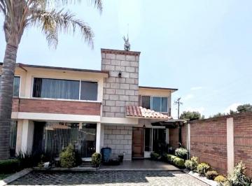 Casa en condominio · 220m² · 3 Recámaras · 3 Estacionamientos · La Antigua, Metepec