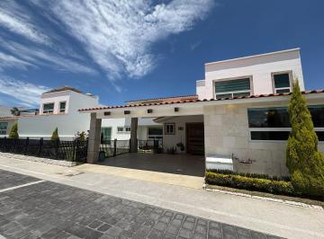Casa en condominio · 346m² · 5 Recámaras · 2 Estacionamientos · Residencial La Magdalena 1 - Metepec