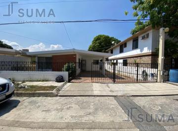 Casa · 130m² · 3 Recámaras · 3 Estacionamientos · Casa de un Piso en Renta en Col. Petrolera, Tampico Tamaulipas.