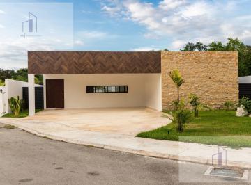 Casa · 300m² · 3 Recámaras · 6 Estacionamientos · Casa en Pueblo Komchen