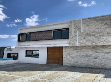 Casa · 300m² · 4 Recámaras · 3 Estacionamientos · Casa en Venta en Grand Juriquilla | Terreno de 300 m², Estudio (Cuarta Recamara) y Jardín