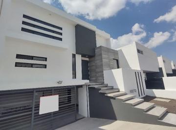 Casa · 215m² · 3 Recámaras · 4 Estacionamientos · Residencia con Amplios Espacios en Colinas de Juriquilla