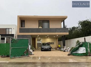 Casa en condominio · 435m² · 4 Recámaras · 4 Estacionamientos · Casa en Privada Nortemerida