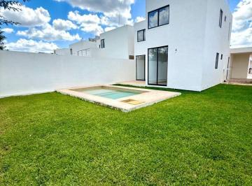 Casa de 3 habitaciones, Mérida · Casa en Venta en Cholul | 280 m² Superficie | 1 Nivel | Alberca, 10 Paneles Solares y Entrega Inmedia