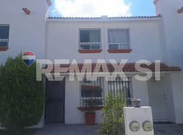 RHR26081101DMM
Te ofrecemos una casa de dos niveles, ideal para quienes buscan u · Casa Renta Piramides Condominio Xel Ha