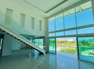 Departamento · 360m² · 3 Recámaras · 3 Estacionamientos · Penth House en Renta en Lagos del Sol.