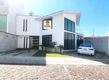 Casa · 253m² · 3 Recámaras · 2 Estacionamientos · Casa en Venta en Cumbres del Lago