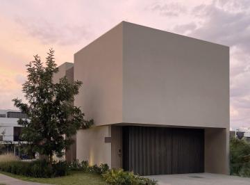 Casa de 2 habitaciones, Zapopan · Se Renta Espectacular Casa Amueblada con Servicios Incluidos!