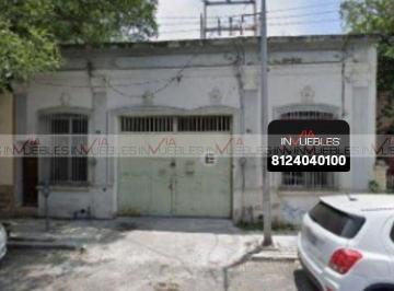 Casa · 301m² · 2 Recámaras · 3 Estacionamientos · Casa en Venta en Monterrey Centro