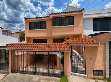 Casa de 3 habitaciones, Naucalpan de Juárez · Casa en Venta en Jardines de Satelite Naucalpan Edomex