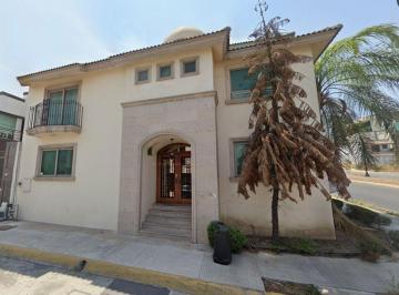 Casa de 5 habitaciones, Monterrey · Casa en Venta en Monterrey Junto Av Paseo de Los Leonescercano a Plaza Sikara