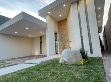 Casa de 3 habitaciones, León · Casa de Una Planta en 406 m² con 3 Recámaras en Venta en La Campiña del Bosque, León, Gto.