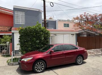 Casa de 3 habitaciones, Zapopan · Casa en Renta en Colonia. La Calma - a Solo 3 Minutos de Plaza La Perla