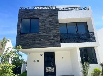 Casa en condominio · 196m² · 4 Recámaras · 2 Estacionamientos · Renta Casa Capital Norte Coto Carrara