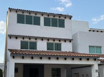Casa en condominio · 160m² · 5 Recámaras · 2 Estacionamientos · Casa en Venta en Fraccionamiento Bonanza, Metepec