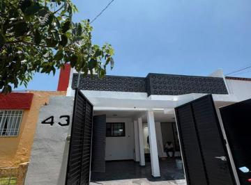 Casa · 190m² · 3 Recámaras · 2 Estacionamientos · Casa en Venta en Jardines del Sol