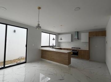 Casa · 238m² · 3 Recámaras · 2 Estacionamientos · Casa en Venta en Antigua Cementera